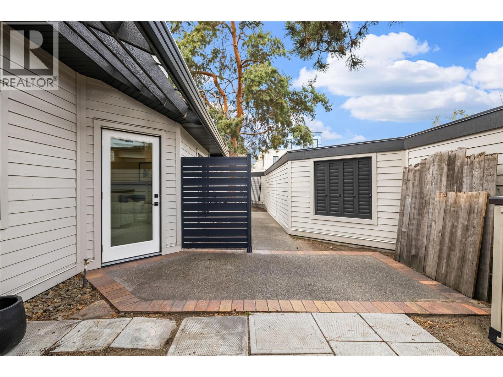  2831 Abbott Street, Kelowna