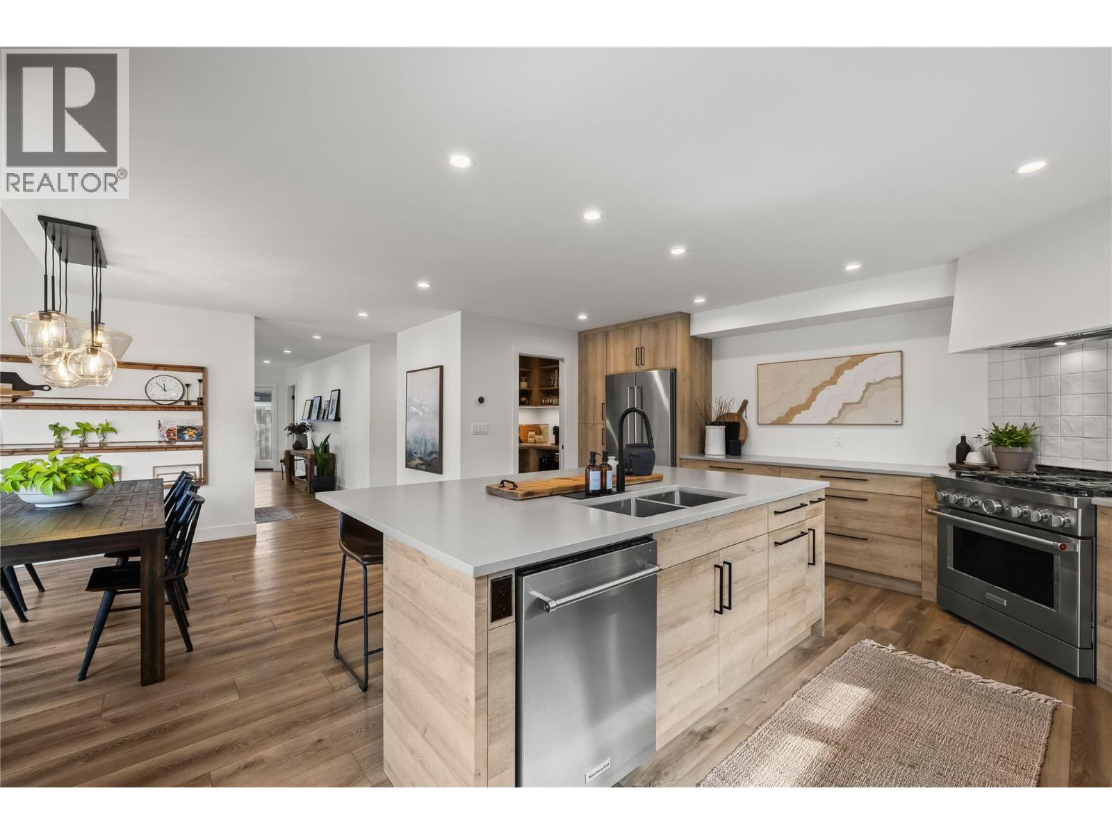  2831 Abbott Street, Kelowna