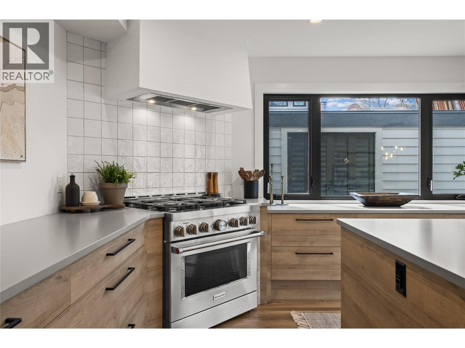  2831 Abbott Street, Kelowna