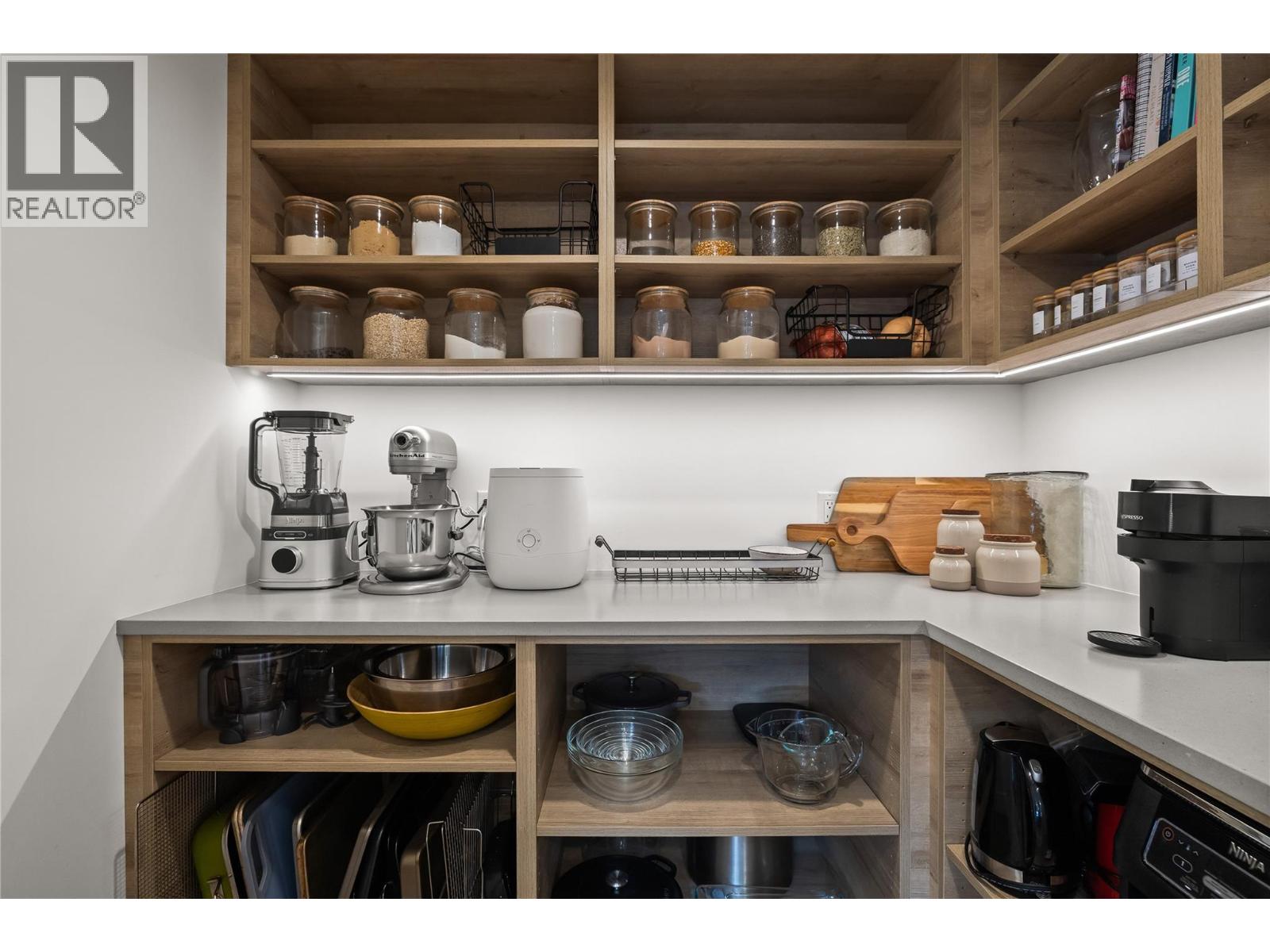  2831 Abbott Street, Kelowna