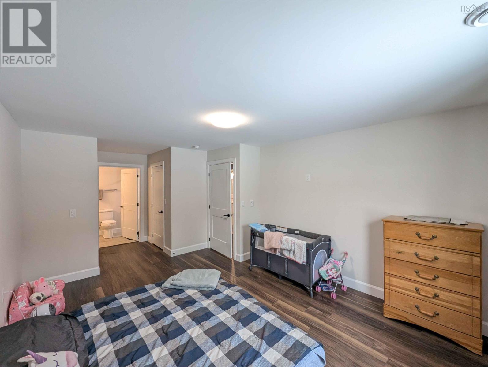128 & 130 Renfrew Road - 28