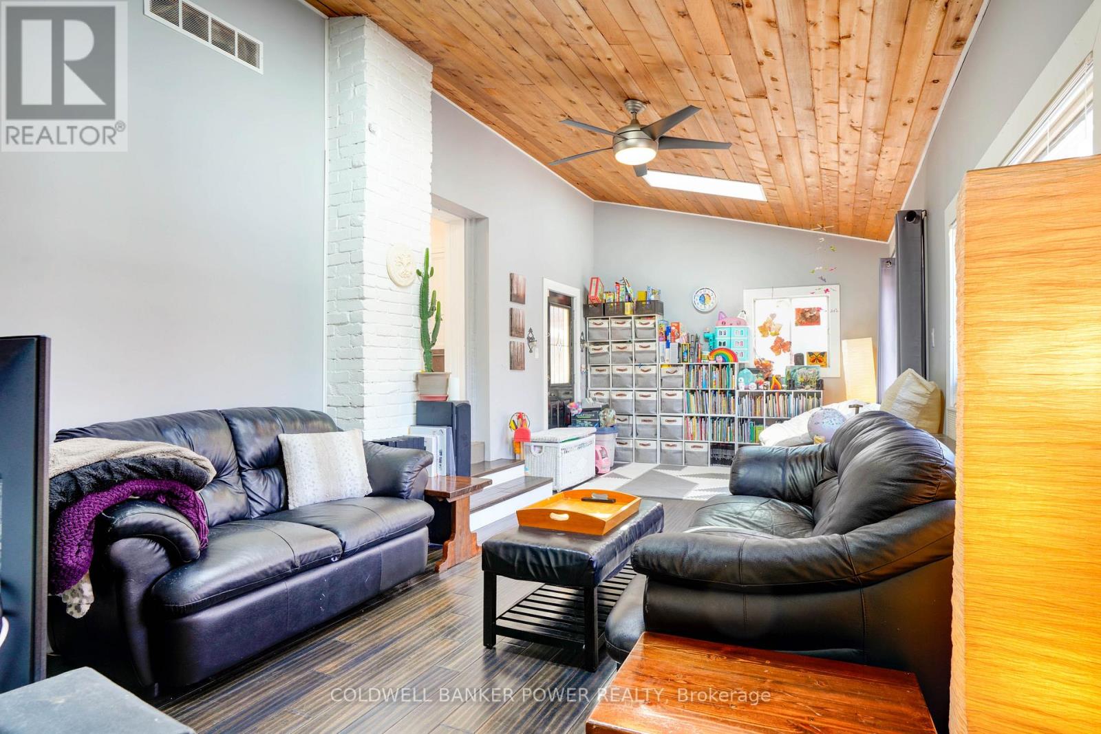 357 WORTLEY ROAD - 17