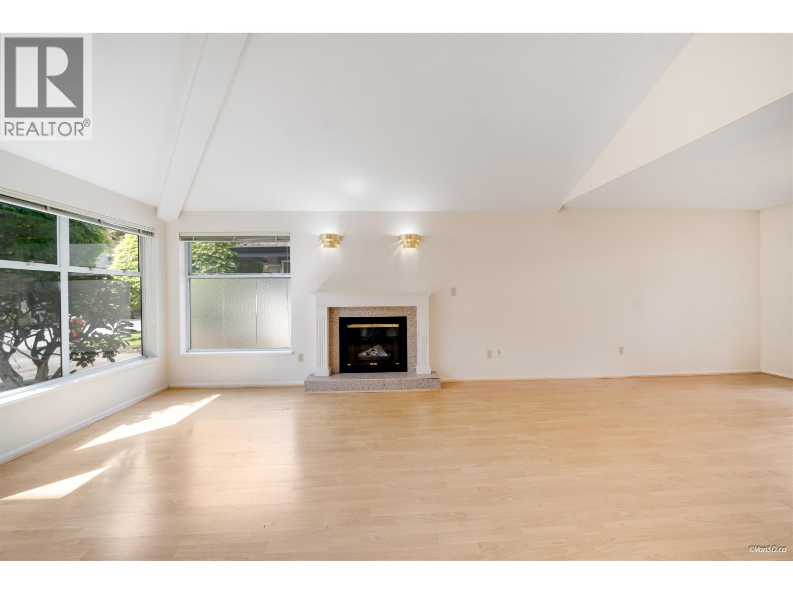 #10-10900 NO. 2 Road, Richmond