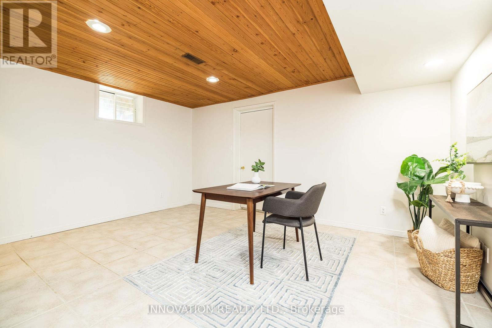 3019 BARLOW CRESCENT - 37