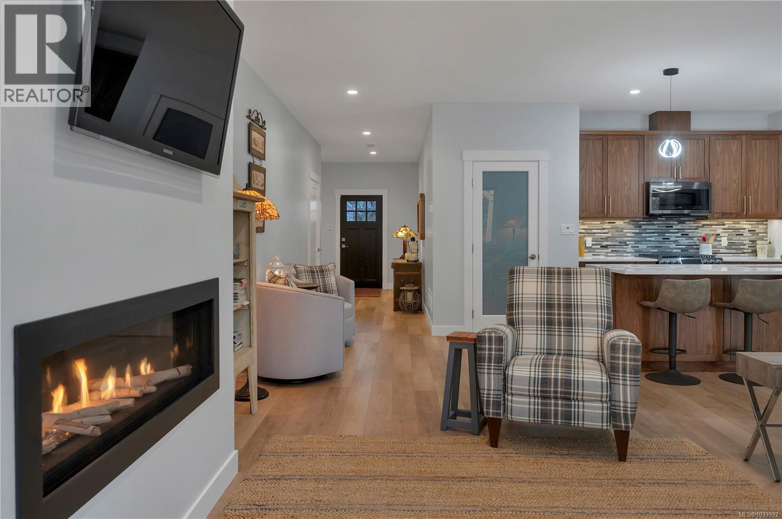 710 Salal St - Image 2