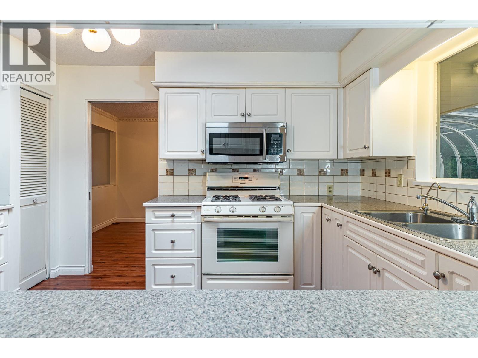 5725 CRANLEY DRIVE, West Vancouver