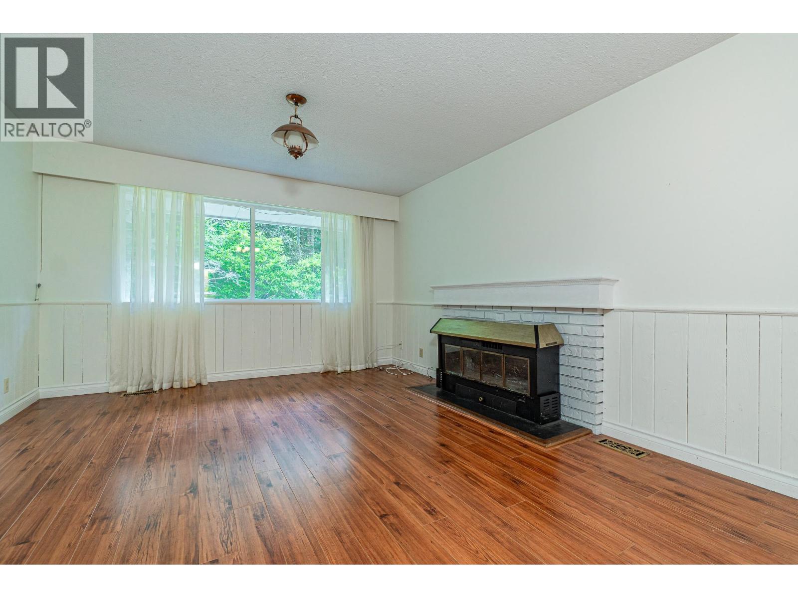 5725 CRANLEY DRIVE, West Vancouver