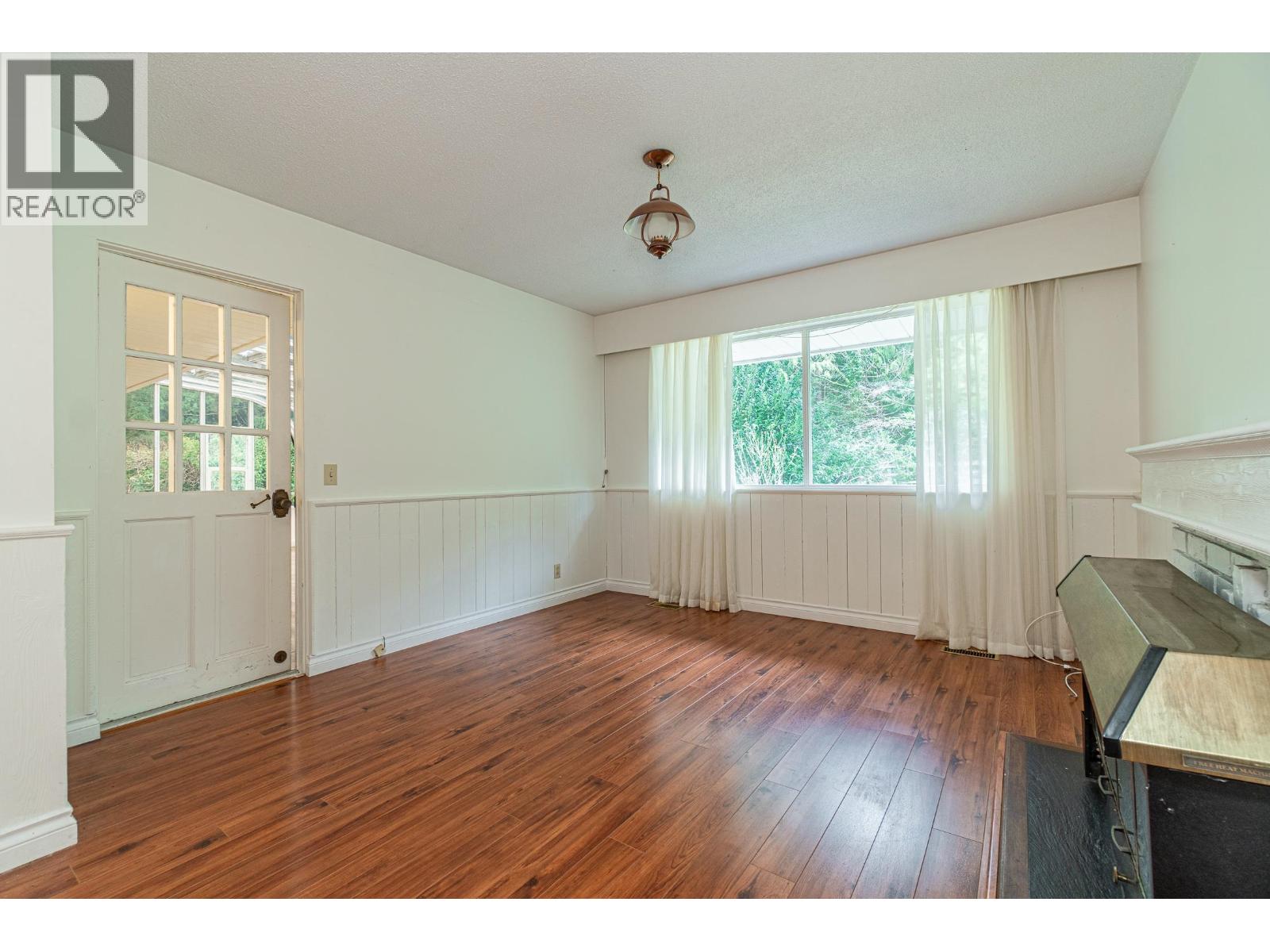 5725 CRANLEY DRIVE, West Vancouver