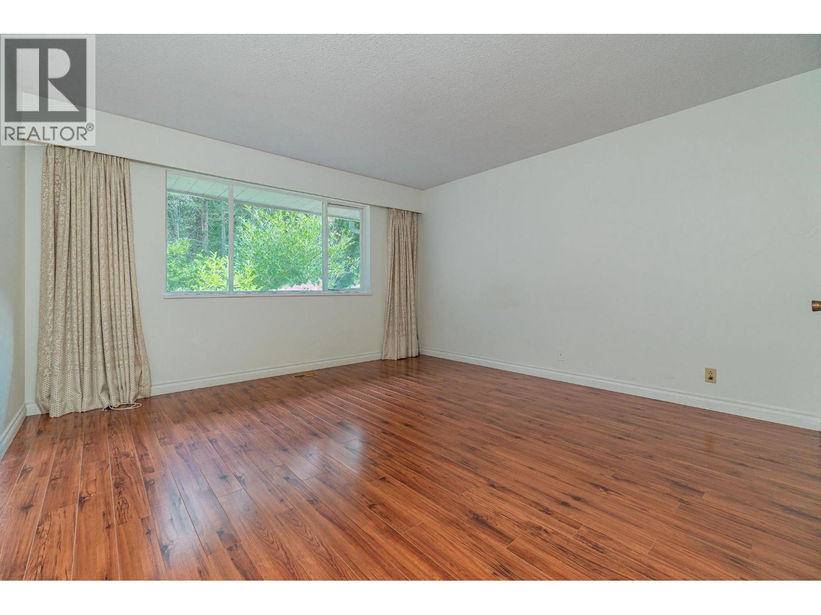 5725 CRANLEY DRIVE, West Vancouver