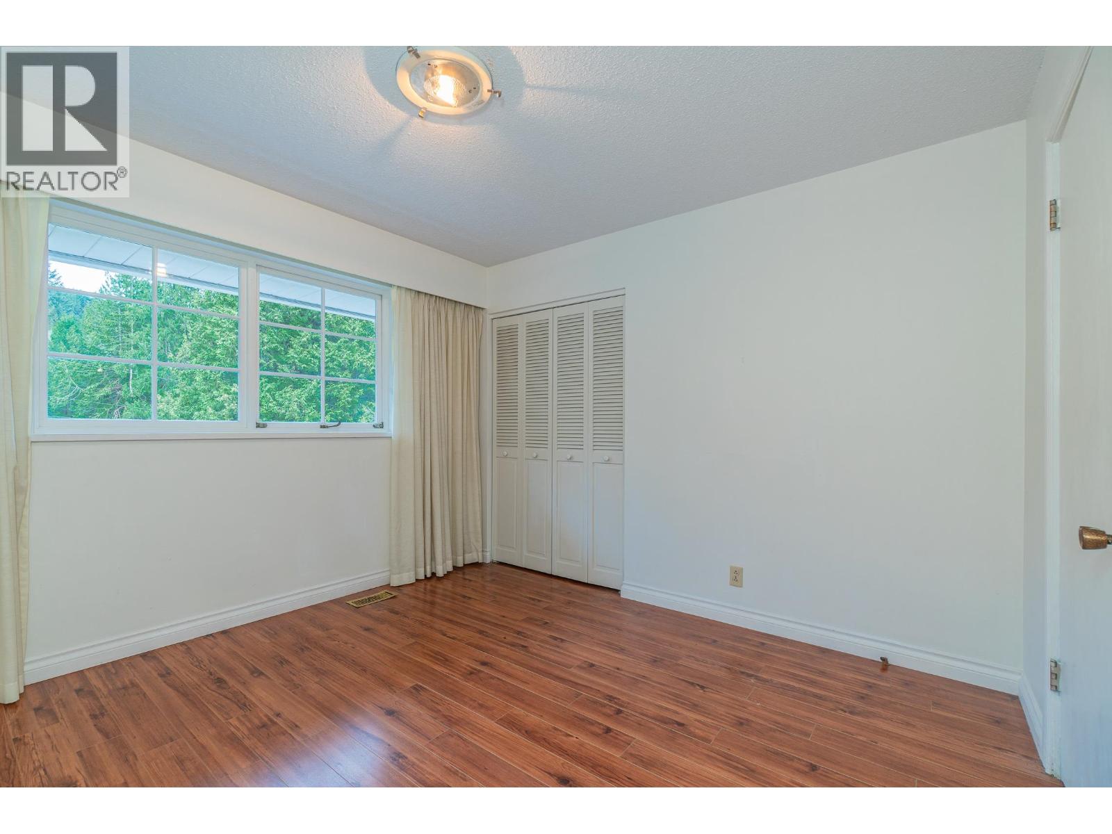 5725 CRANLEY DRIVE, West Vancouver