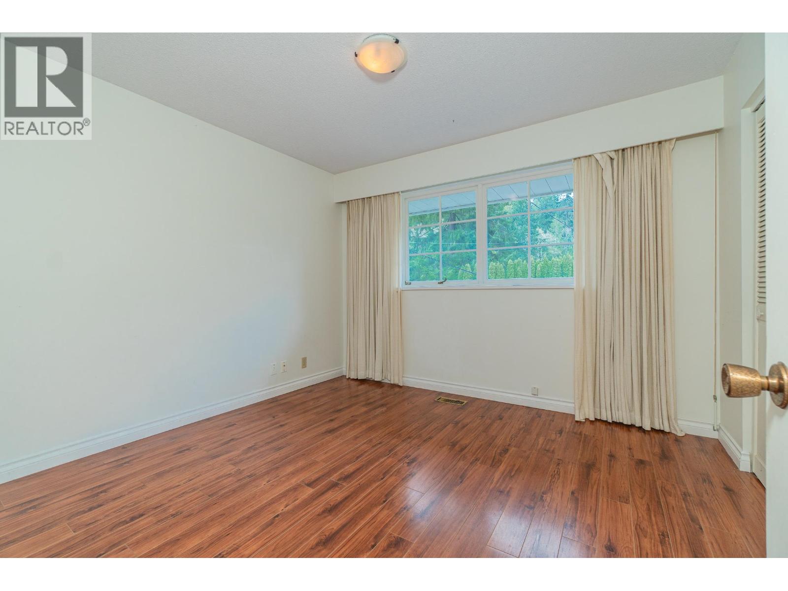 5725 CRANLEY DRIVE, West Vancouver