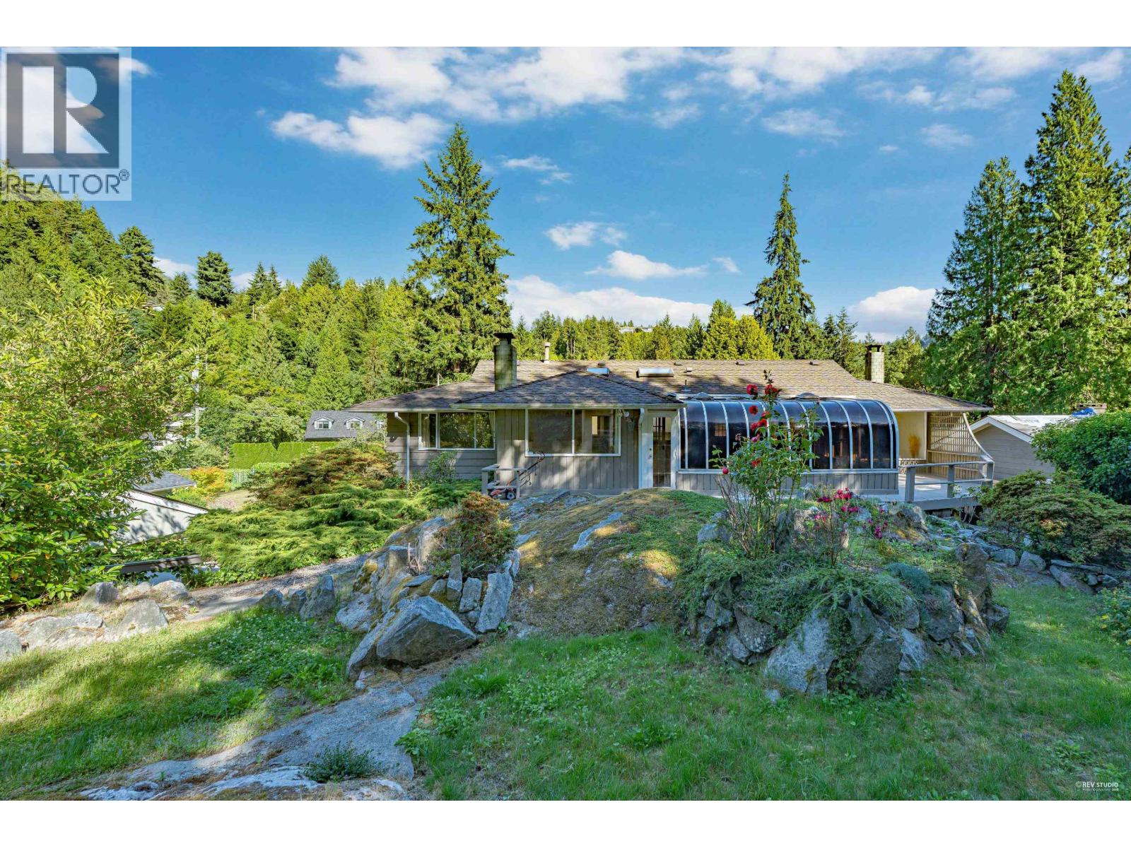 5725 CRANLEY DRIVE, West Vancouver