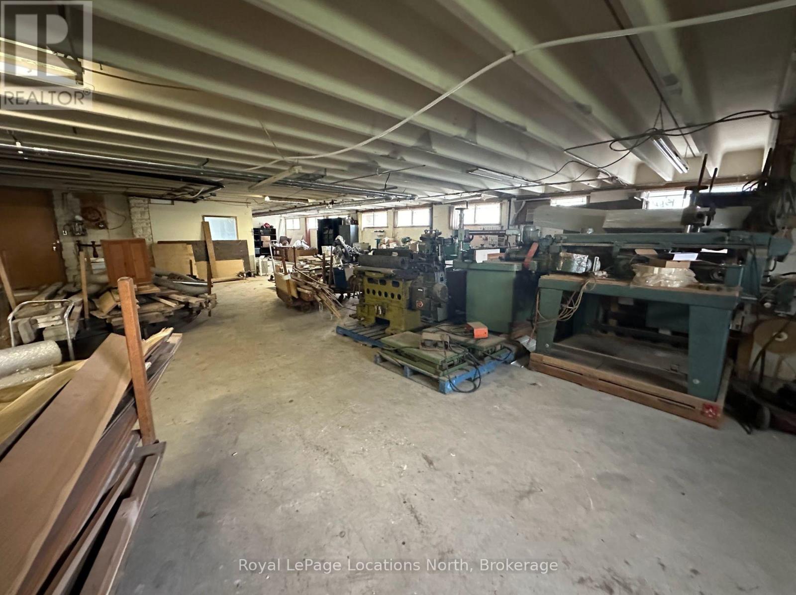 Lower industrial/commercial warehouse