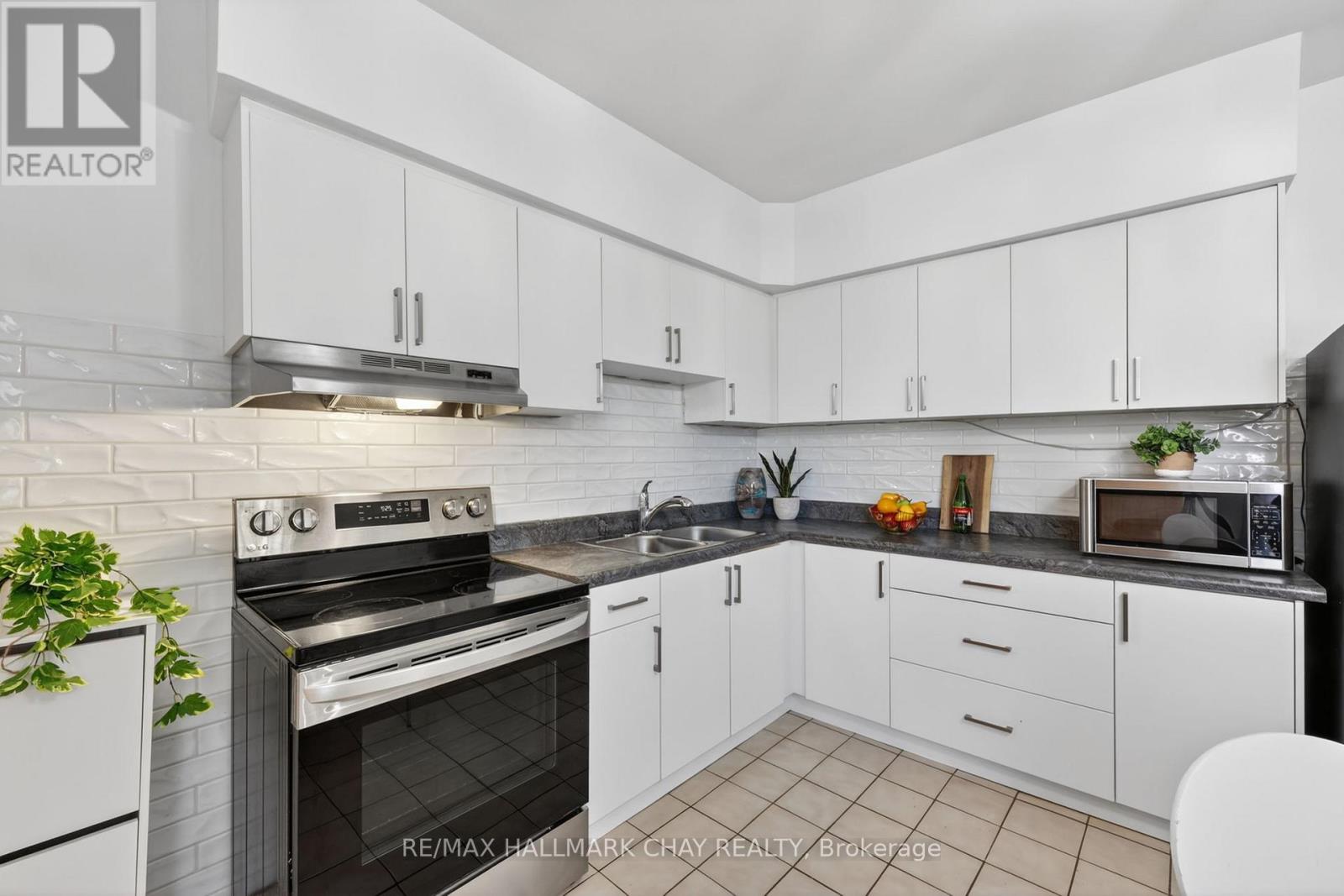 78 CLOVELLY AVENUE - 16