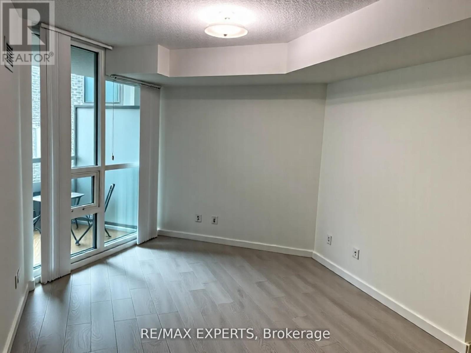 #728 25 LOWER SIMCOE STREET - 4