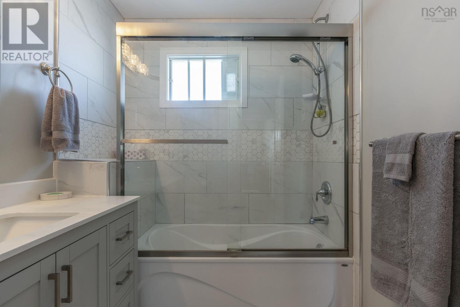 Property 23 of 35 of 29 Queen Street