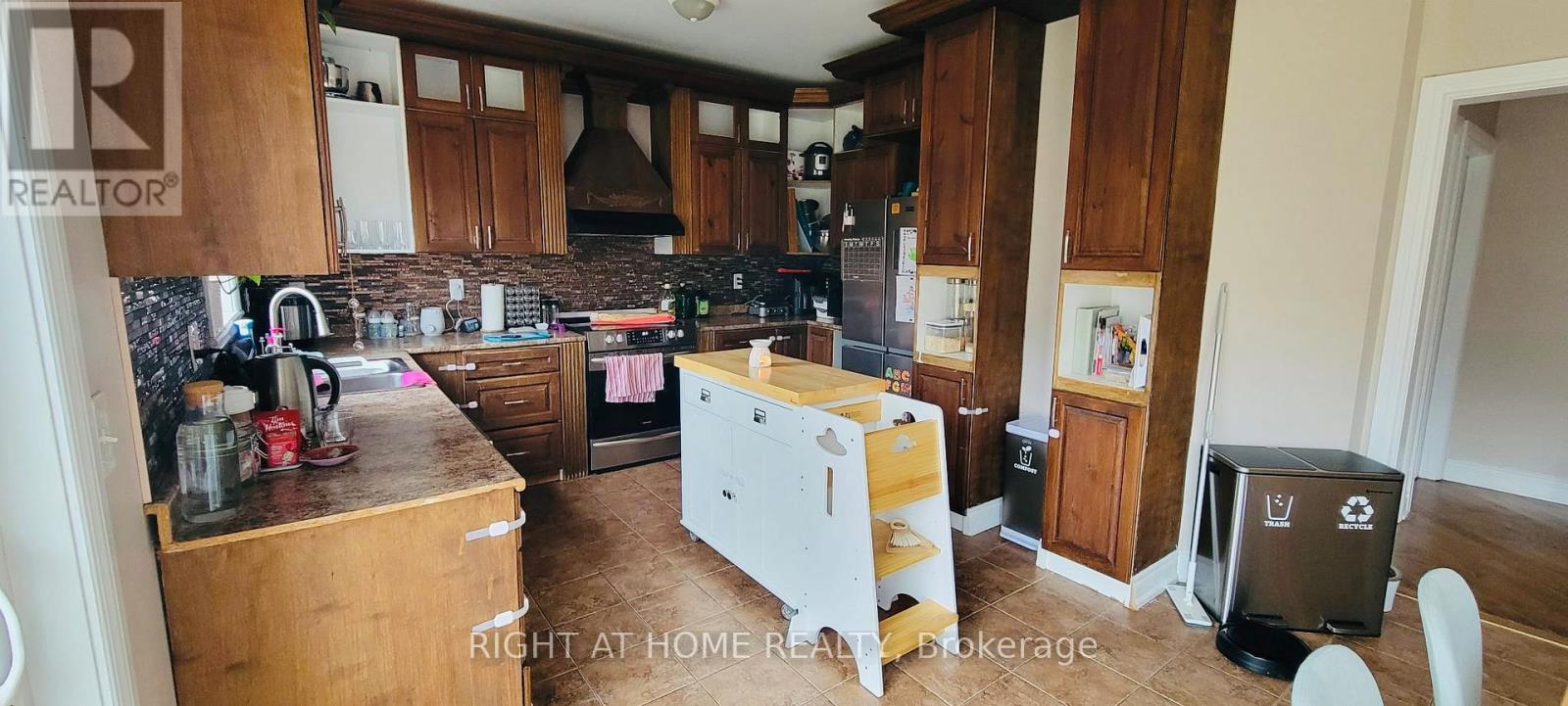 1215 LOWRIE STREET - 6