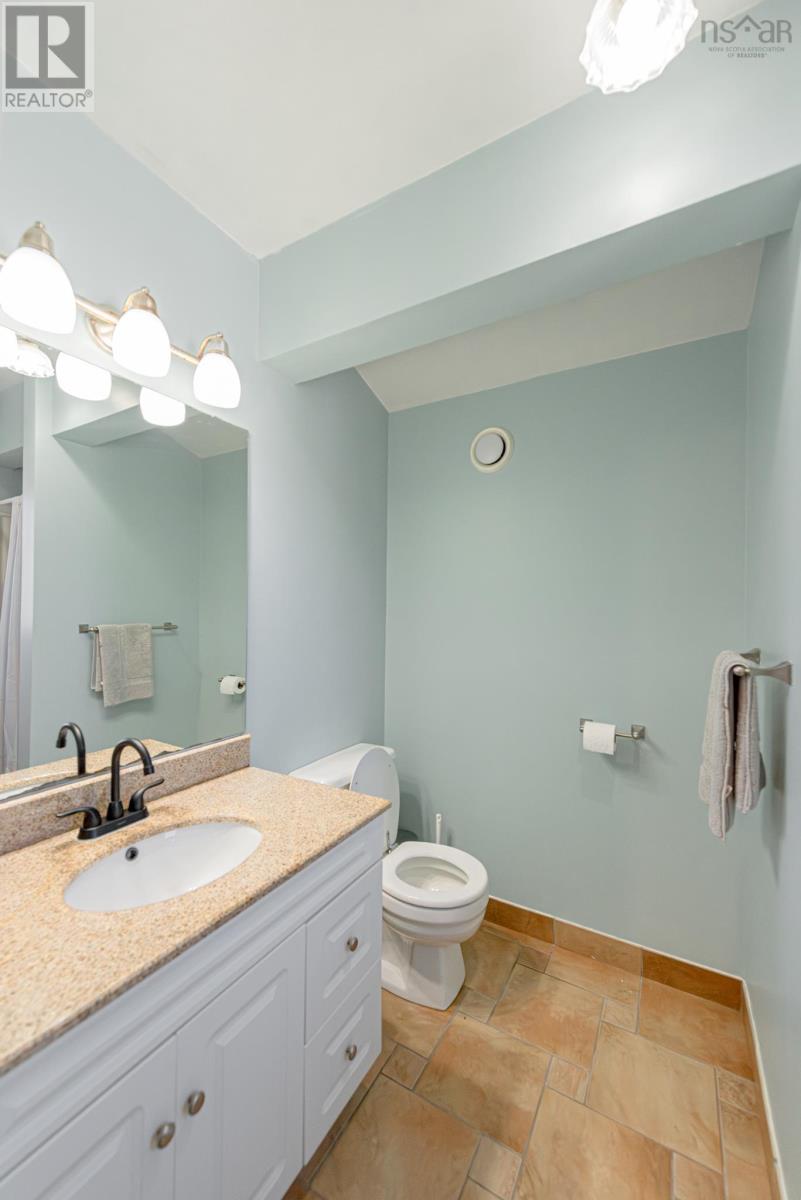 Property 18 of 39 of 494 Lorne Street