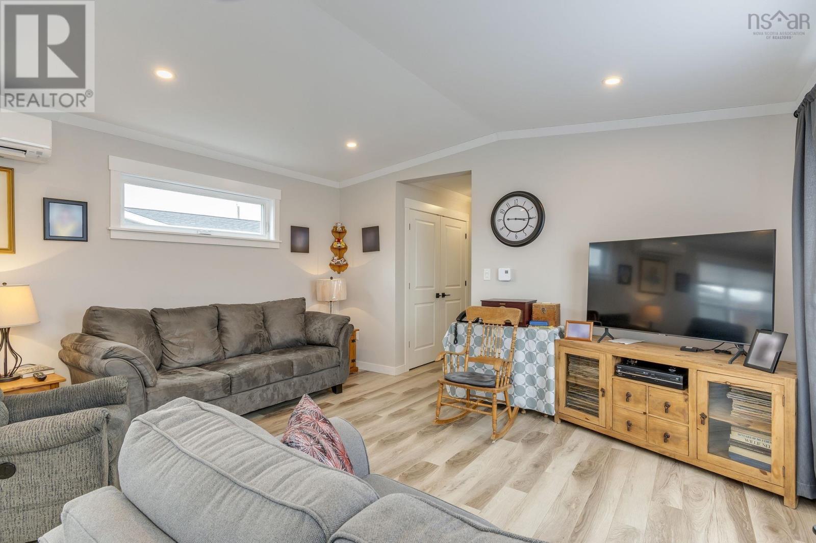 Property 6 of 28 of 38 Halton Drive