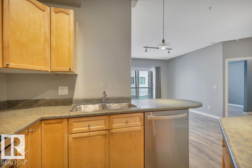 #203 10046 110 ST NW, Edmonton