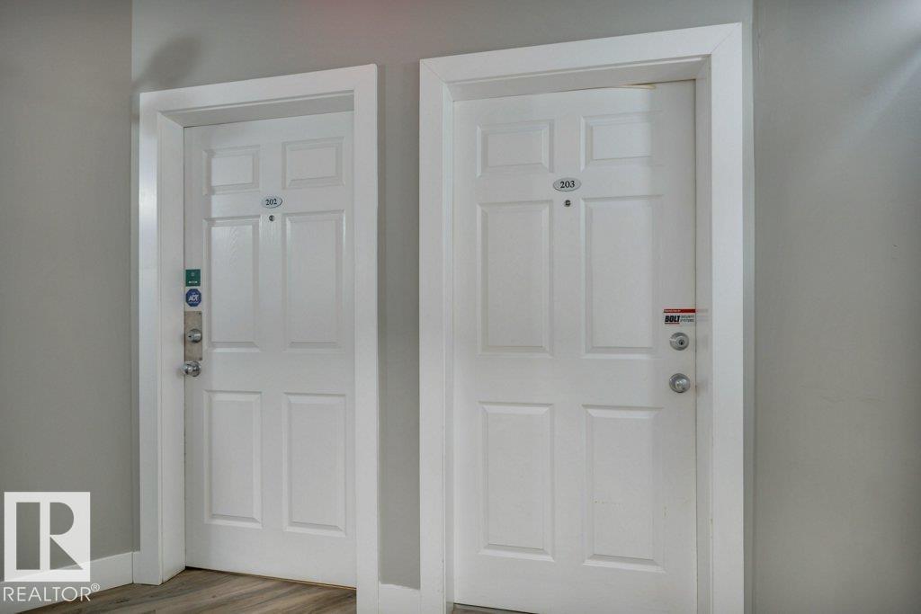 #203 10046 110 ST NW, Edmonton