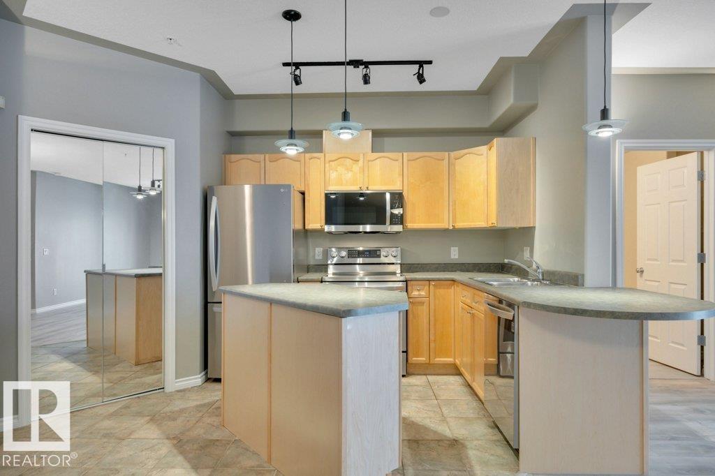 #203 10046 110 ST NW, Edmonton