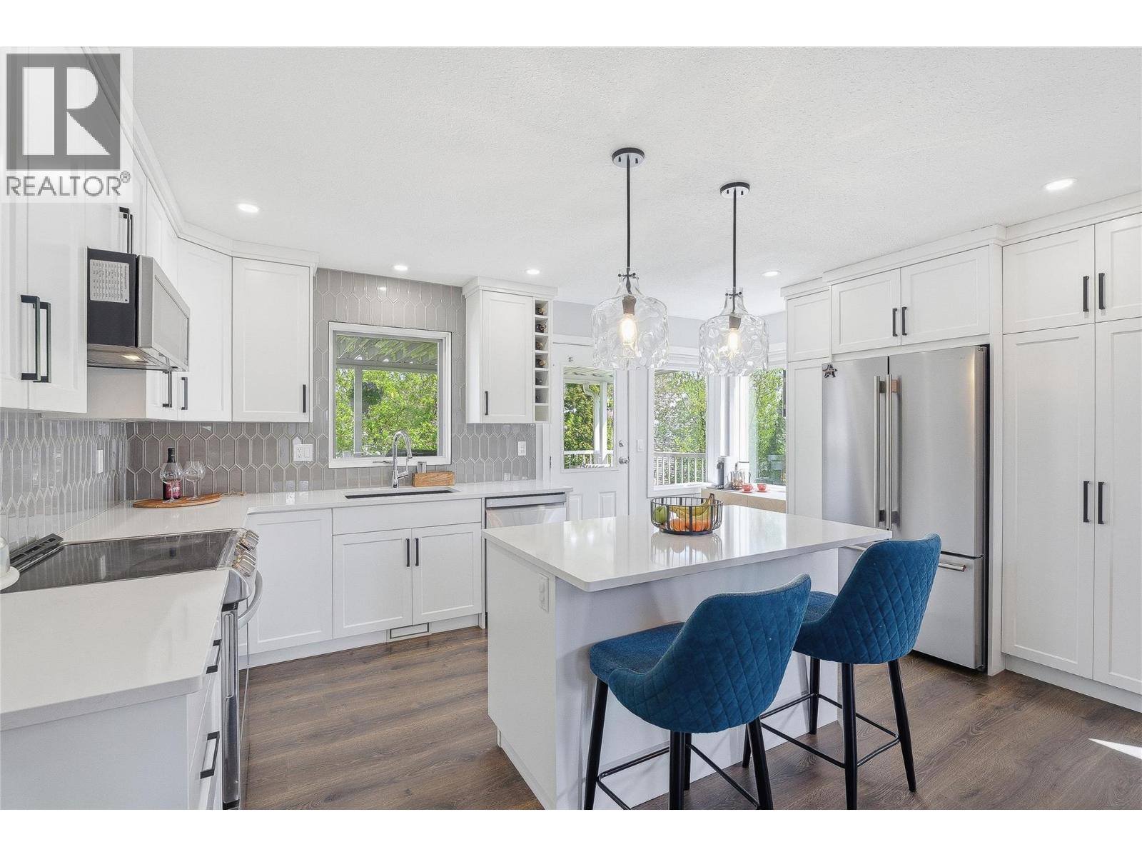 418 MALAHAT Place - 10