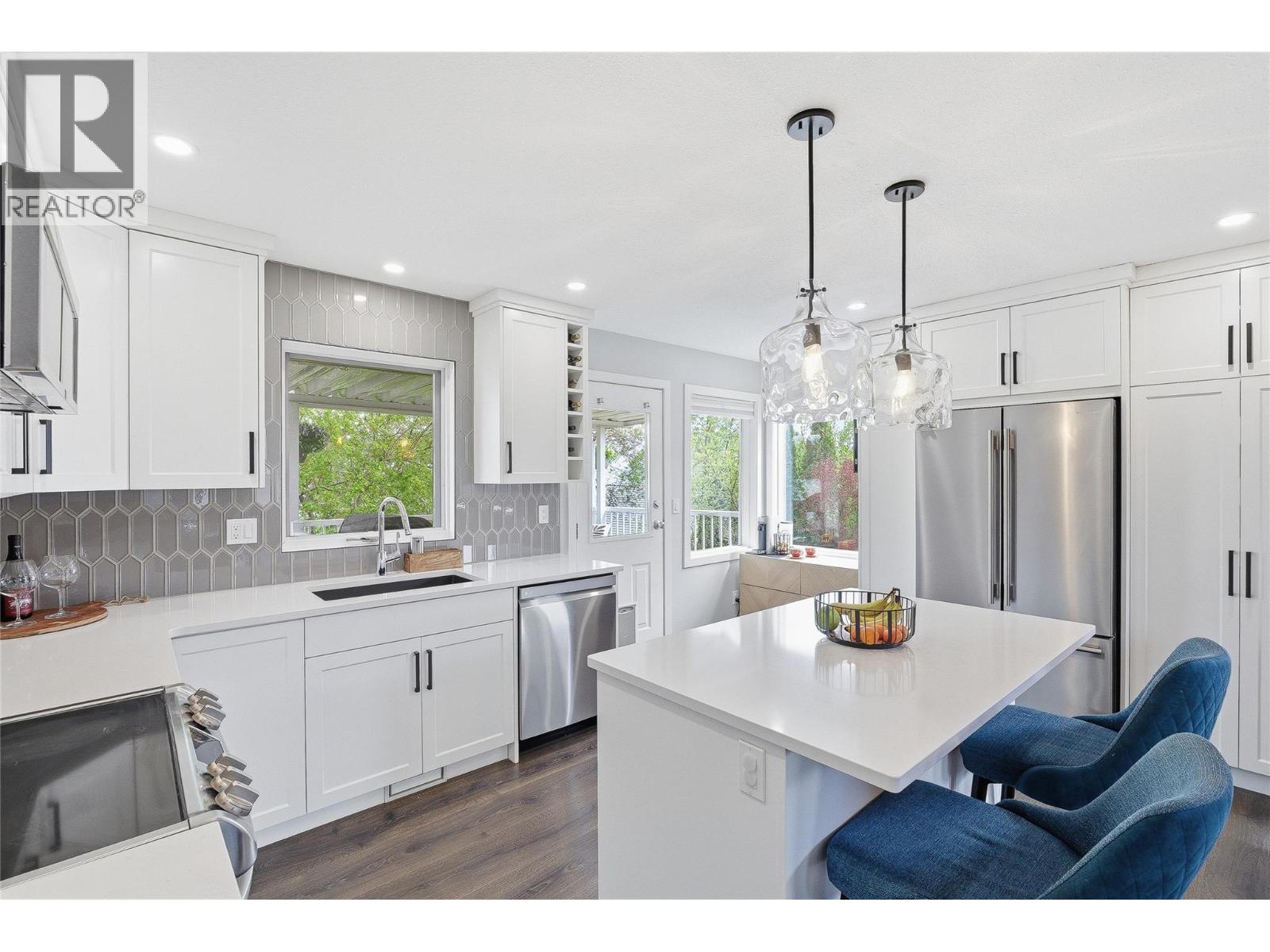 418 MALAHAT Place - 11