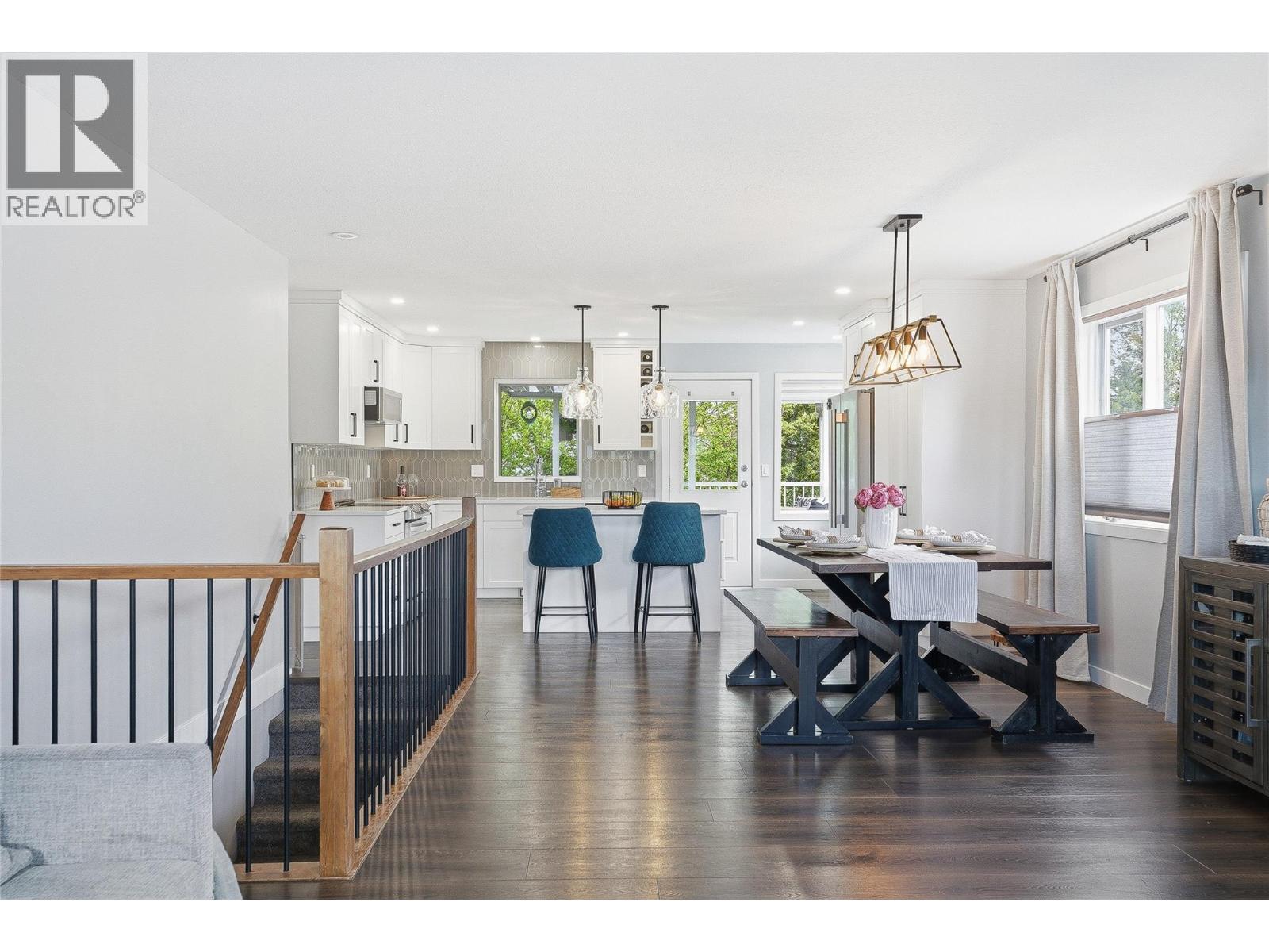 418 MALAHAT Place - 19