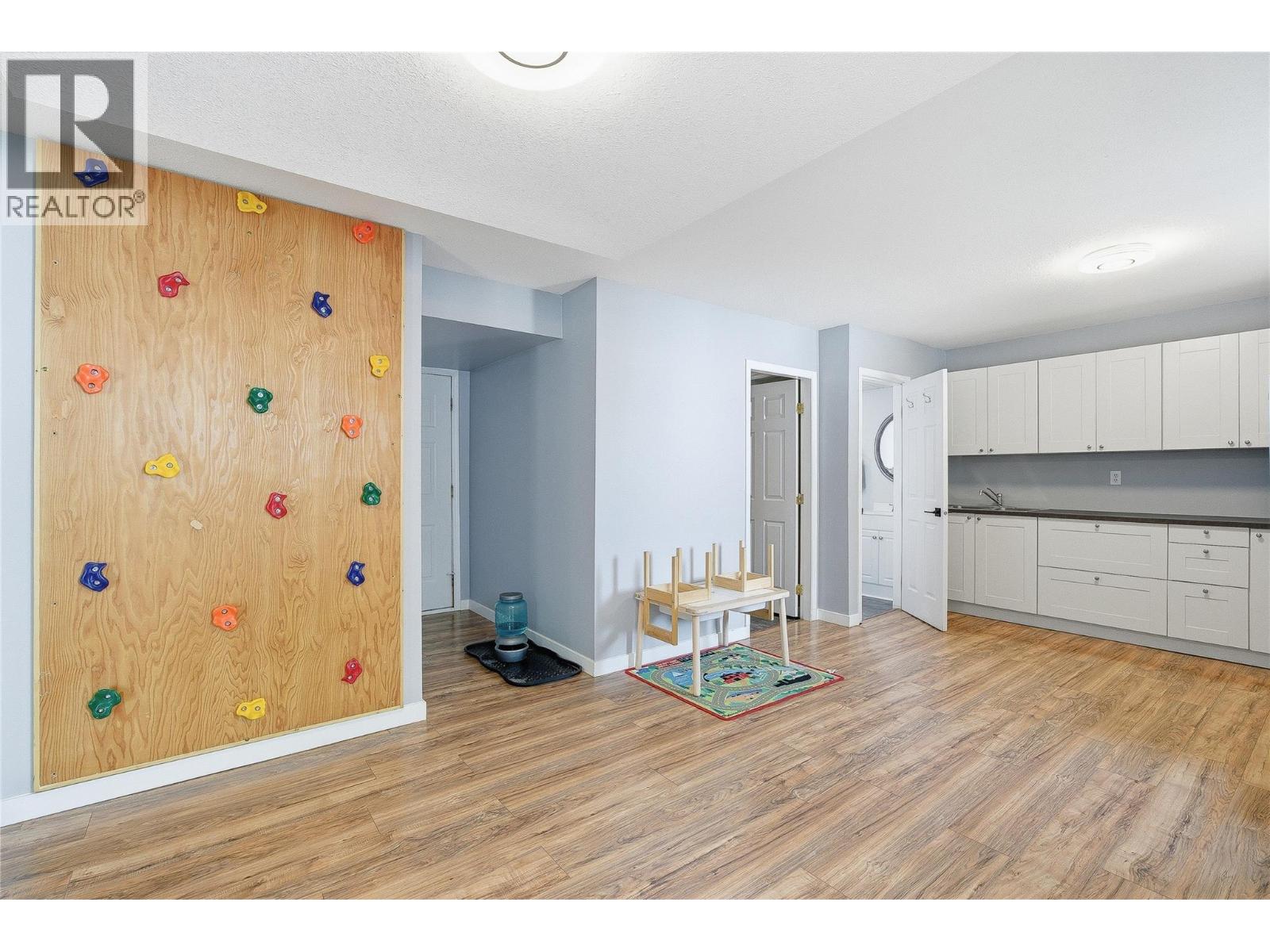 418 MALAHAT Place - 32