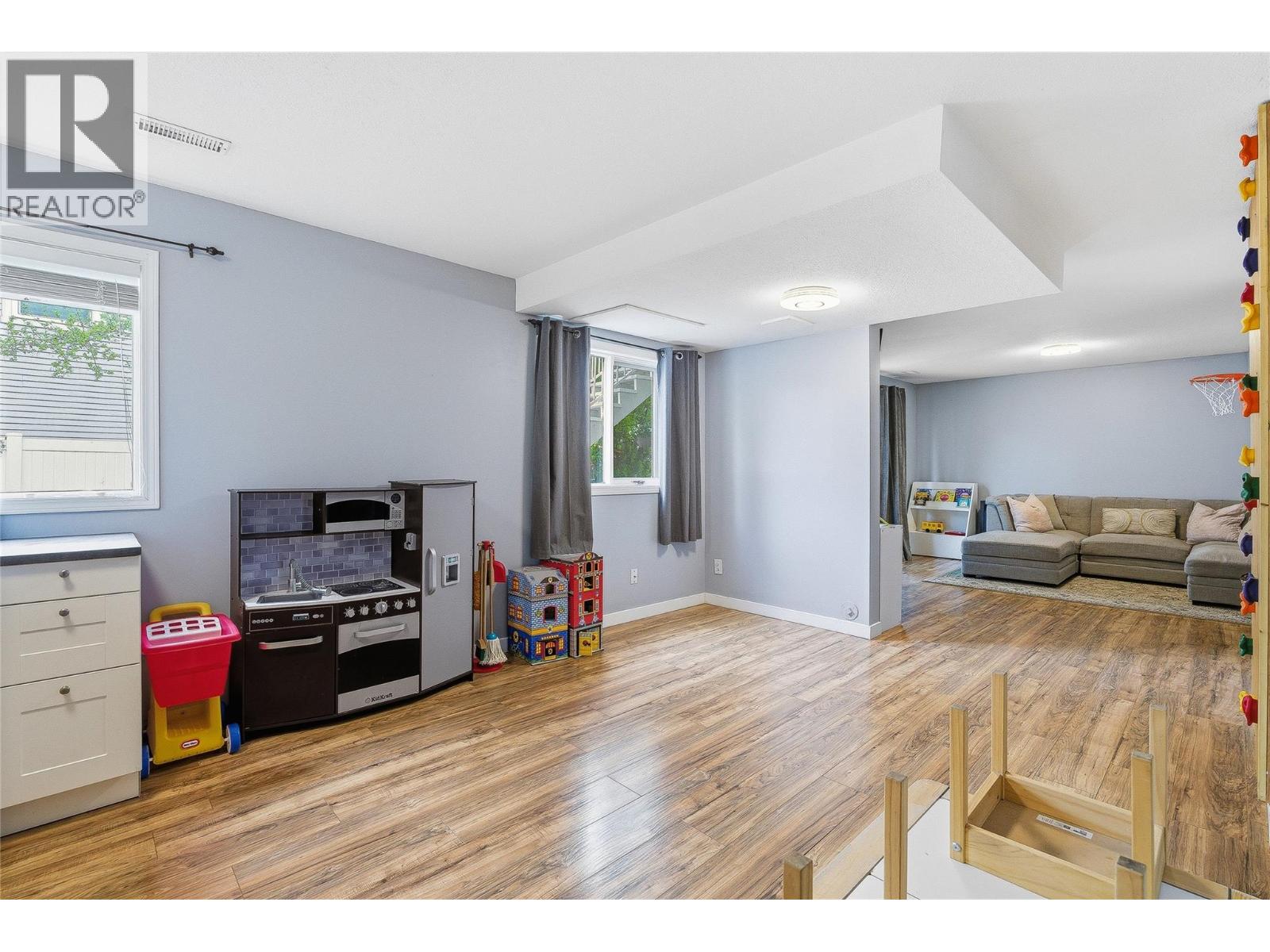 418 MALAHAT Place - 34