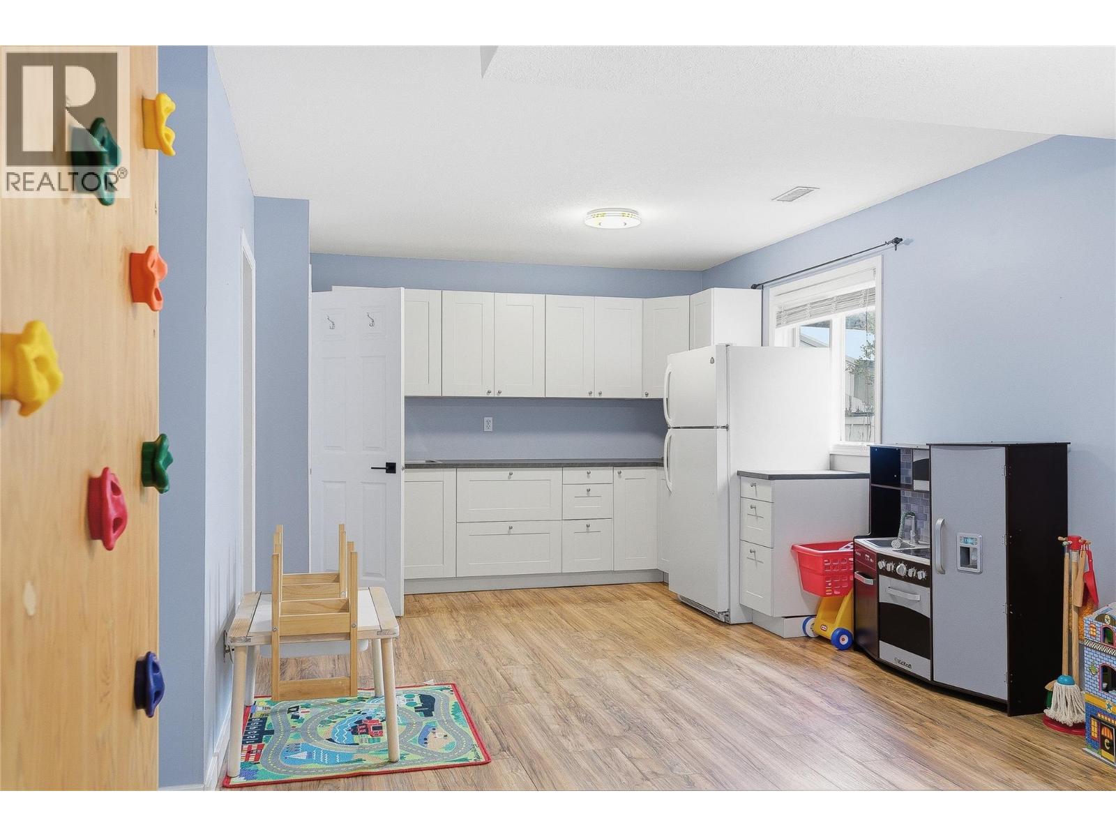 418 MALAHAT Place - 35