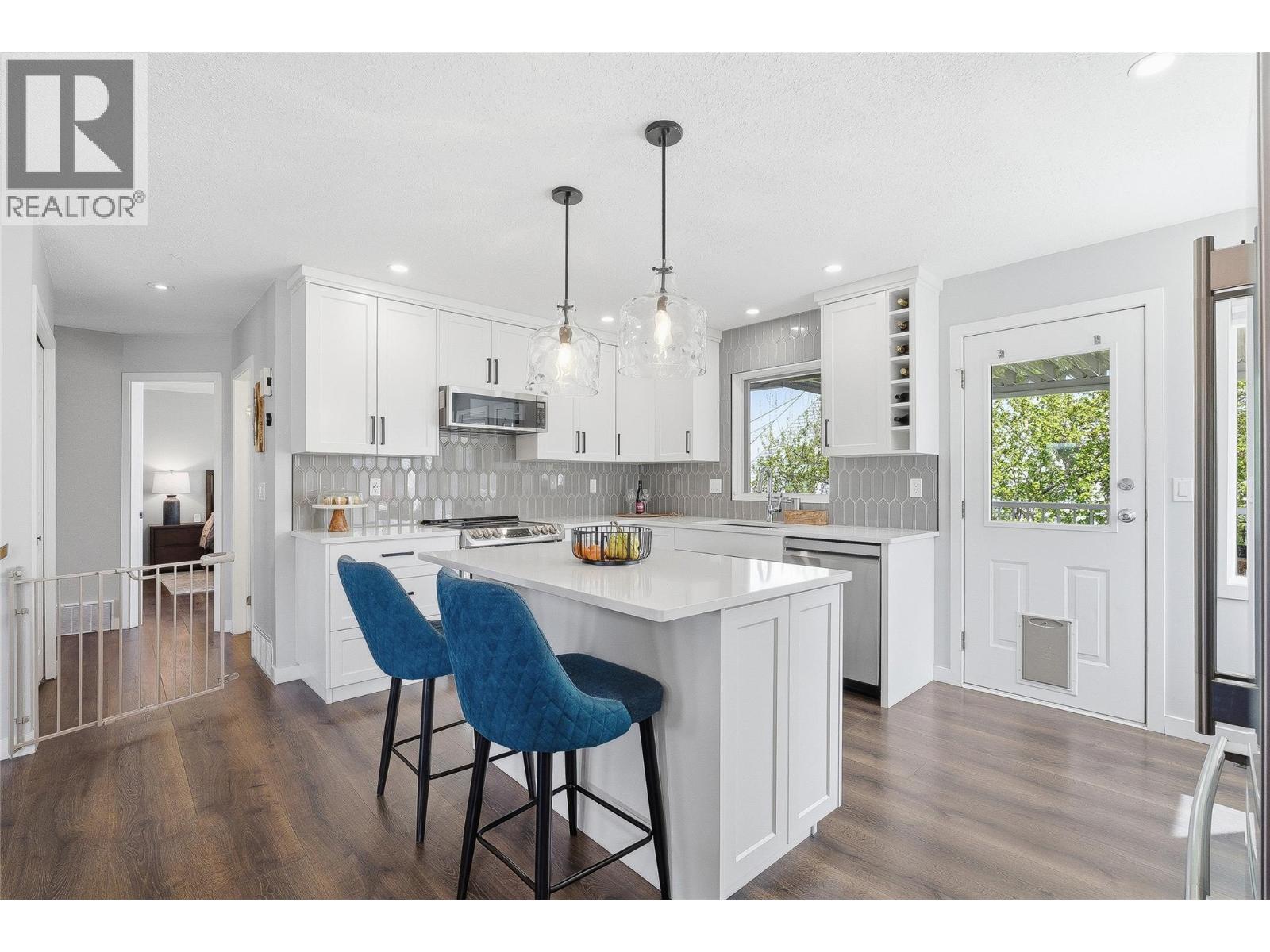 418 MALAHAT Place - 6