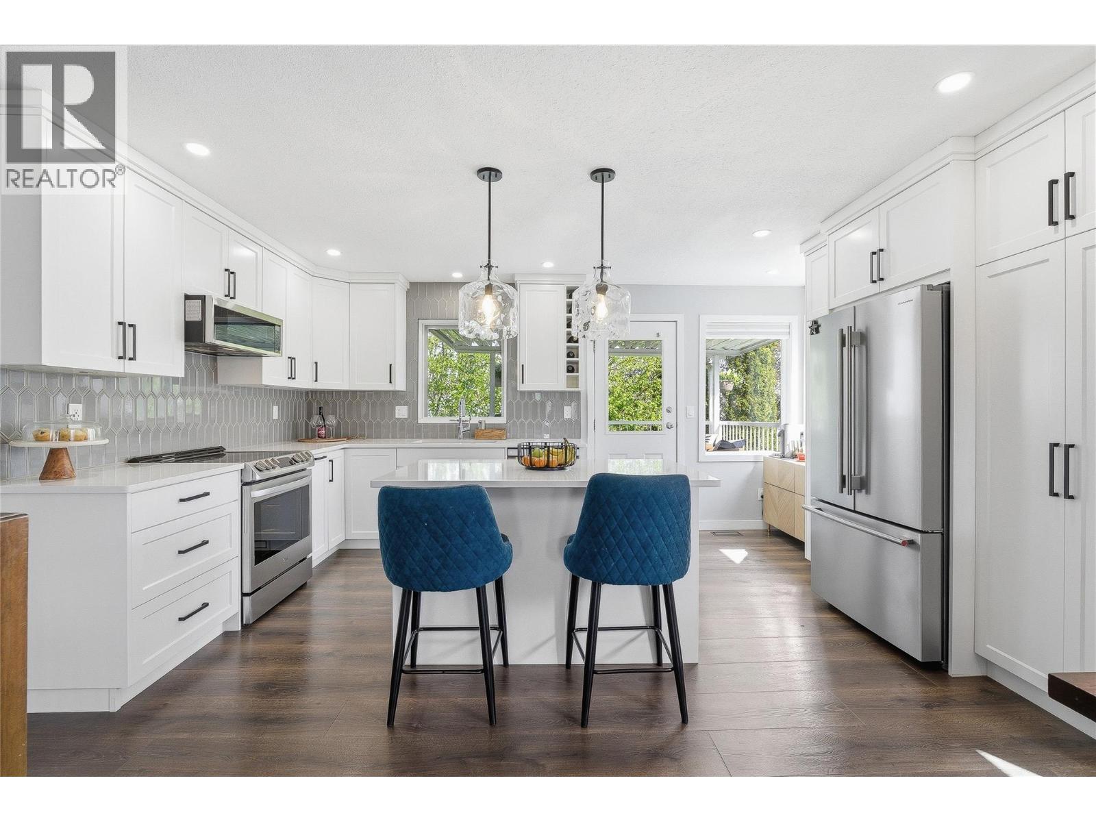 418 MALAHAT Place - 9