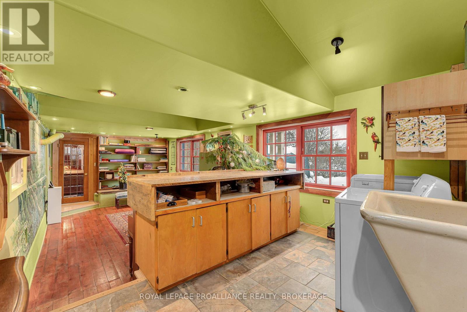 6014 MAIN STREET - 18