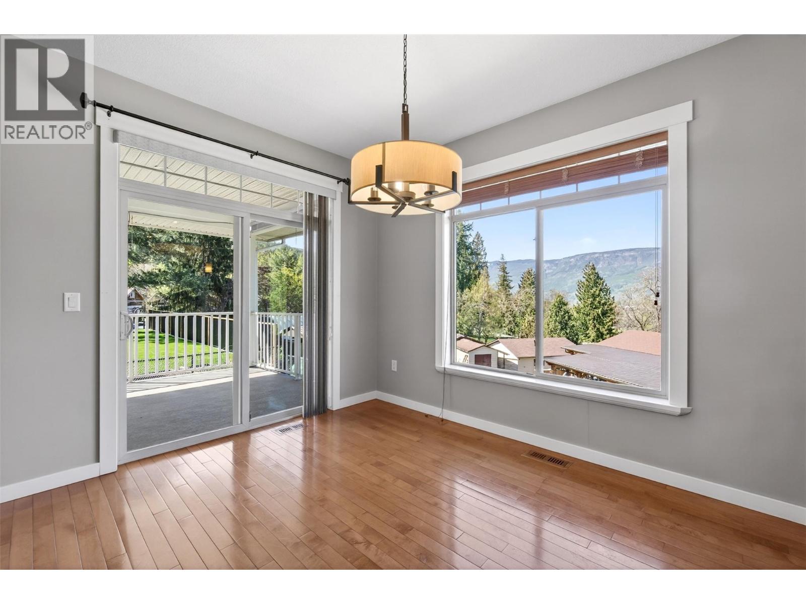 1291 23 Avenue SW - 22