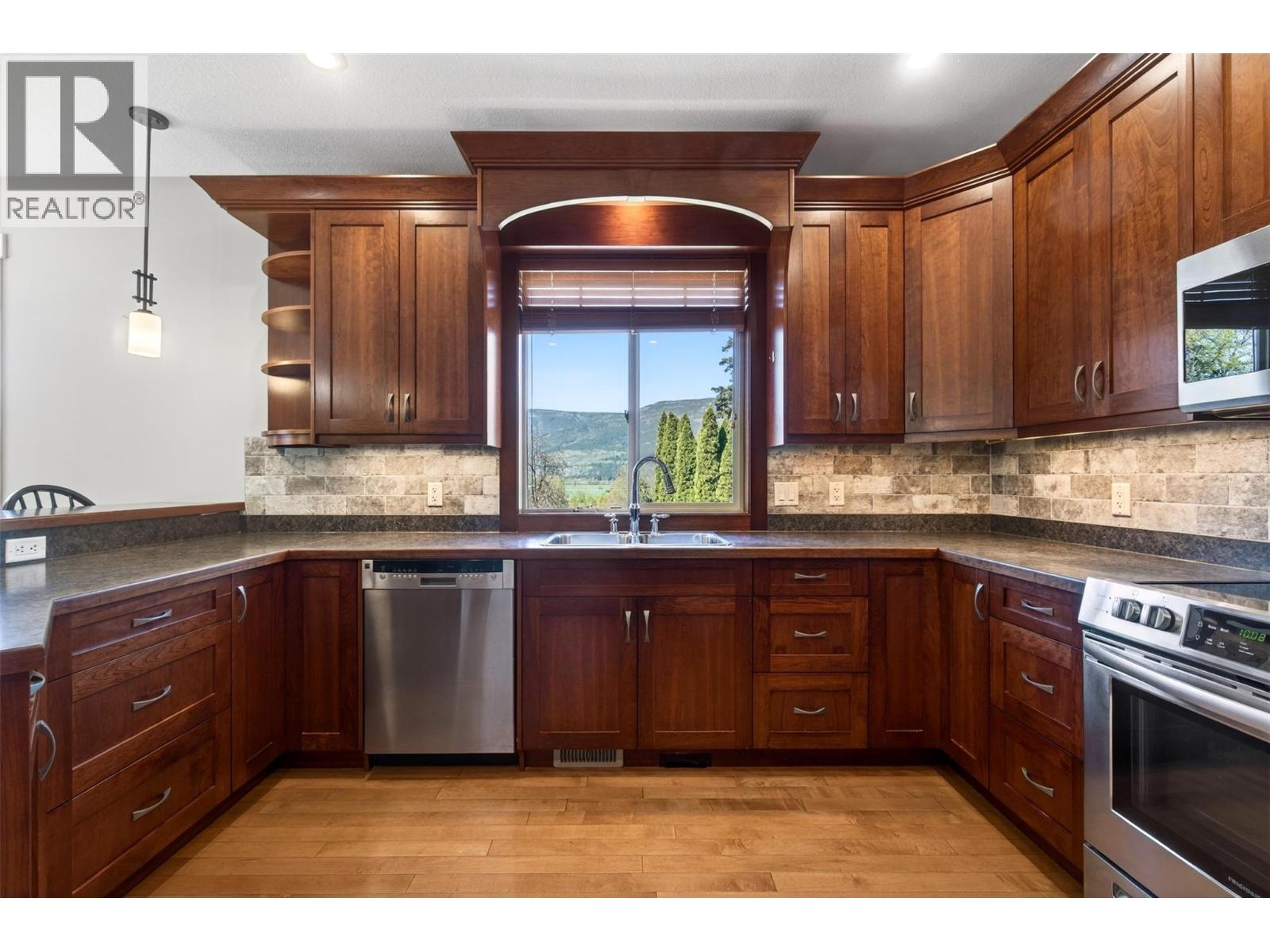 1291 23 Avenue SW, Salmon Arm