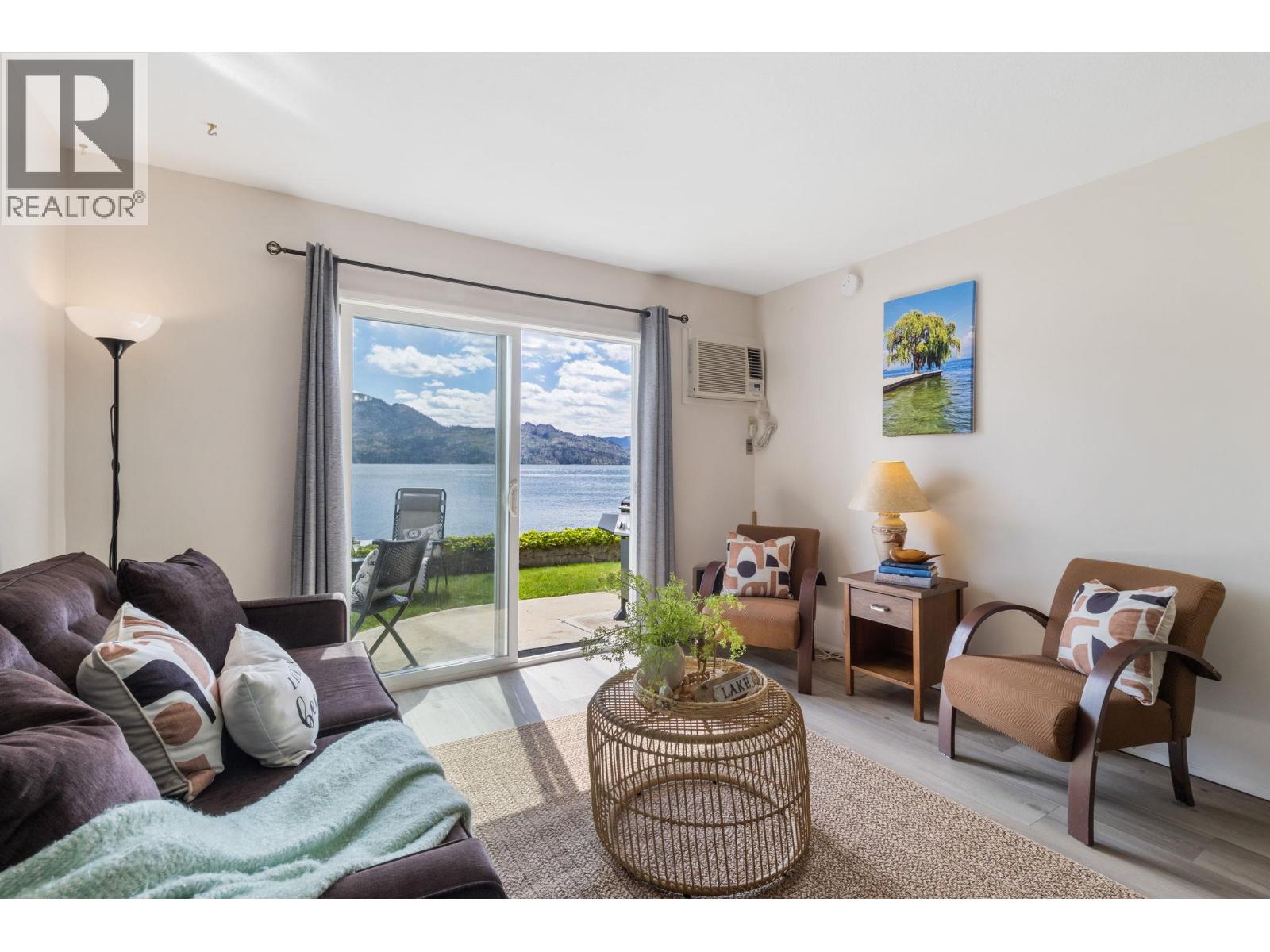 #100 3050 Seclusion Bay Road - 4