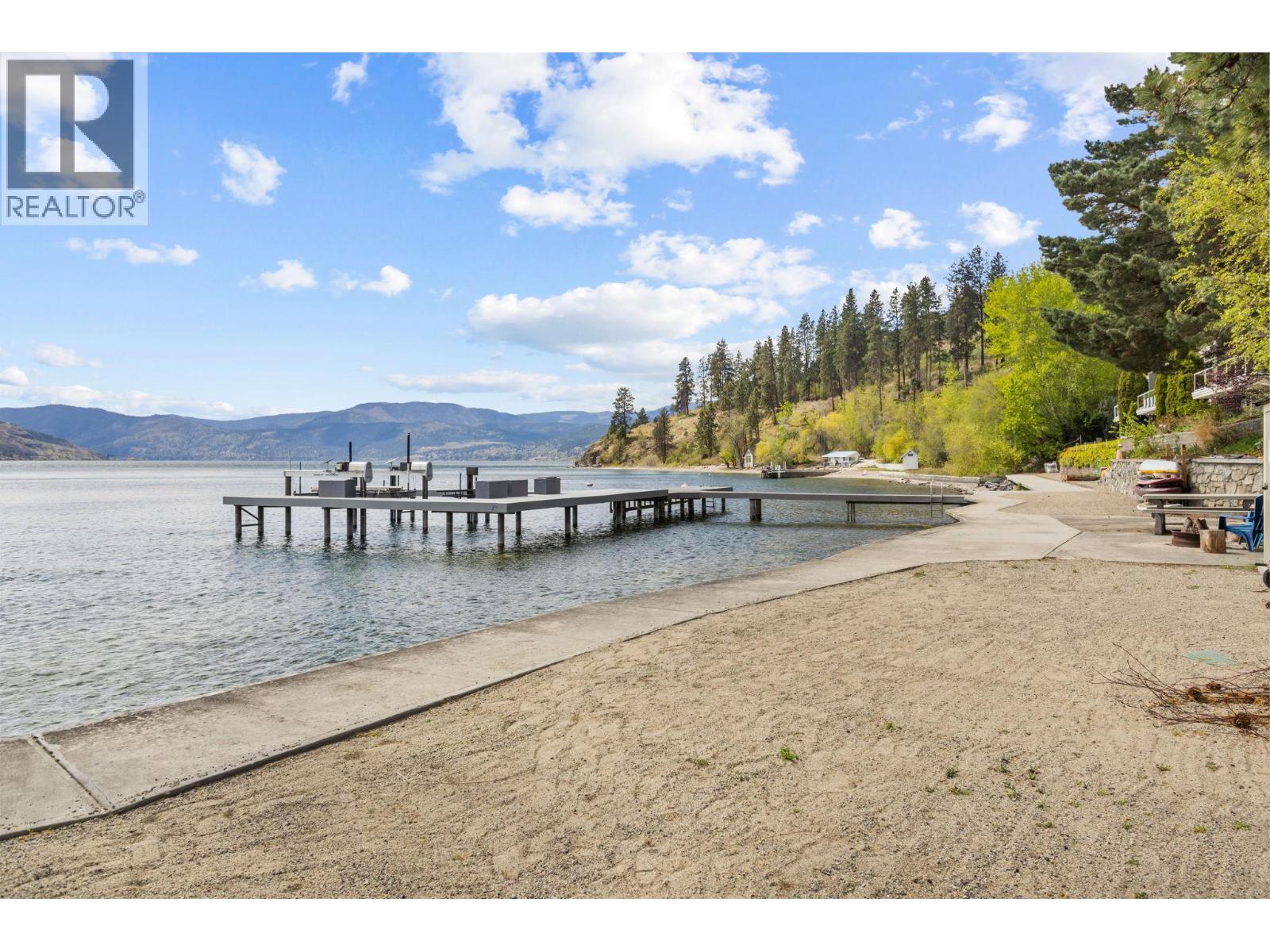 #100 3050 Seclusion Bay Road - 9