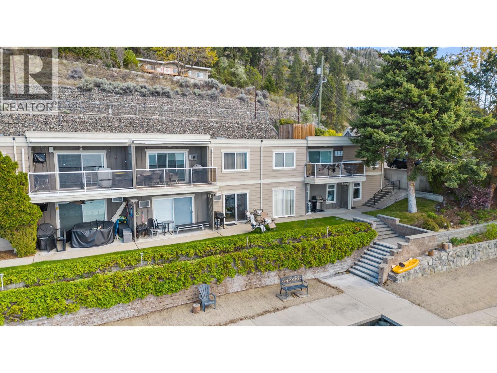 #100 3050 Seclusion Bay Road - 13