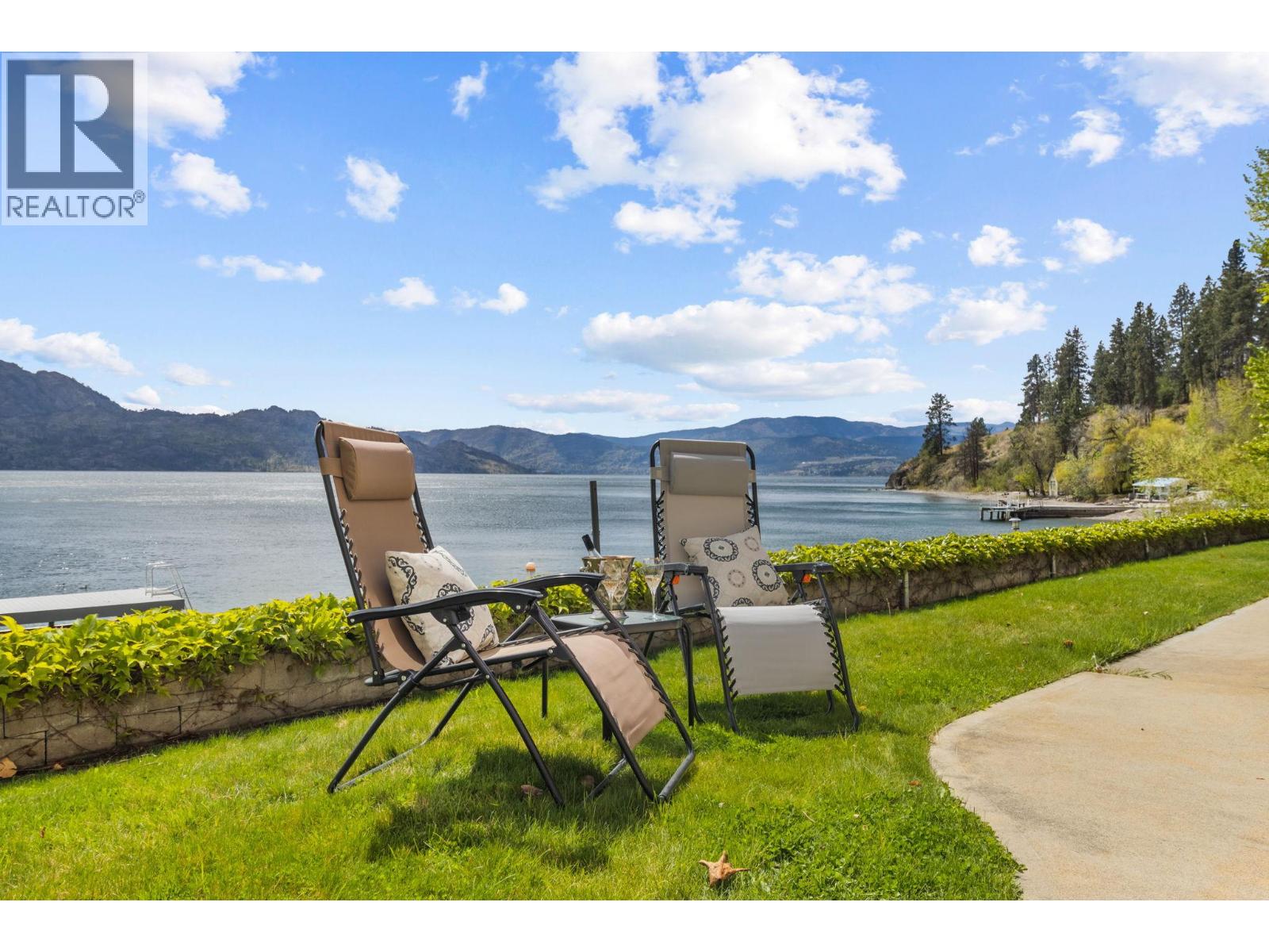 #100 3050 Seclusion Bay Road - 6