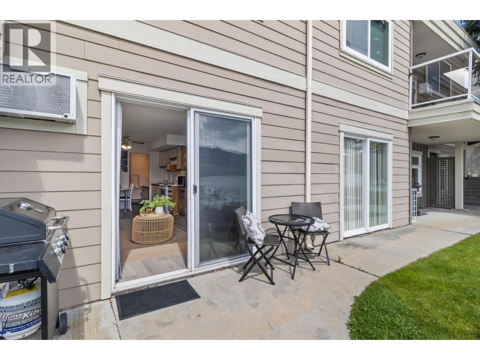 #100 3050 Seclusion Bay Road - 11