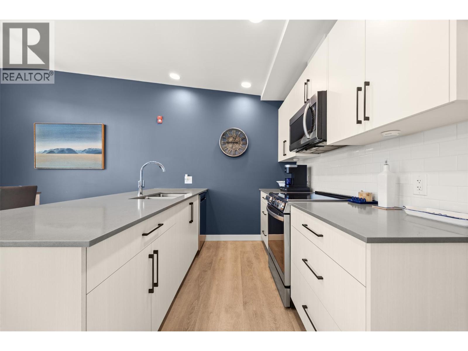13417 Lakeshore Drive S Unit# 207, Summerland