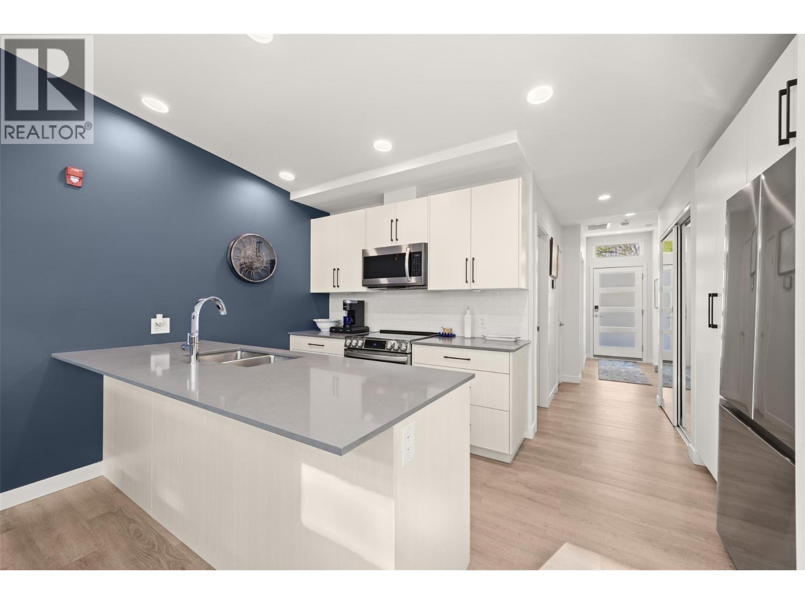 13417 Lakeshore Drive S Unit# 207, Summerland