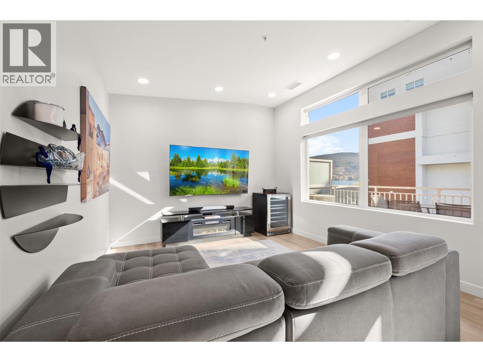 13417 Lakeshore Drive S Unit# 207, Summerland