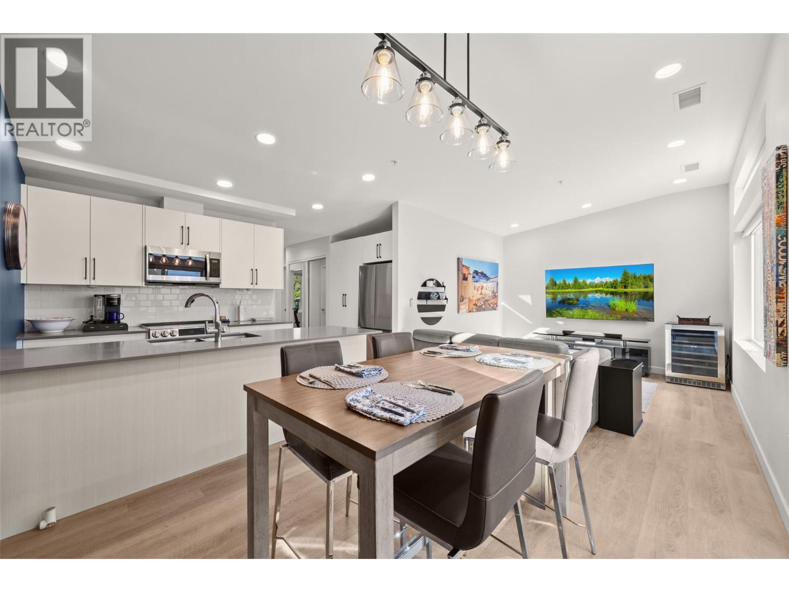 13417 Lakeshore Drive S Unit# 207, Summerland