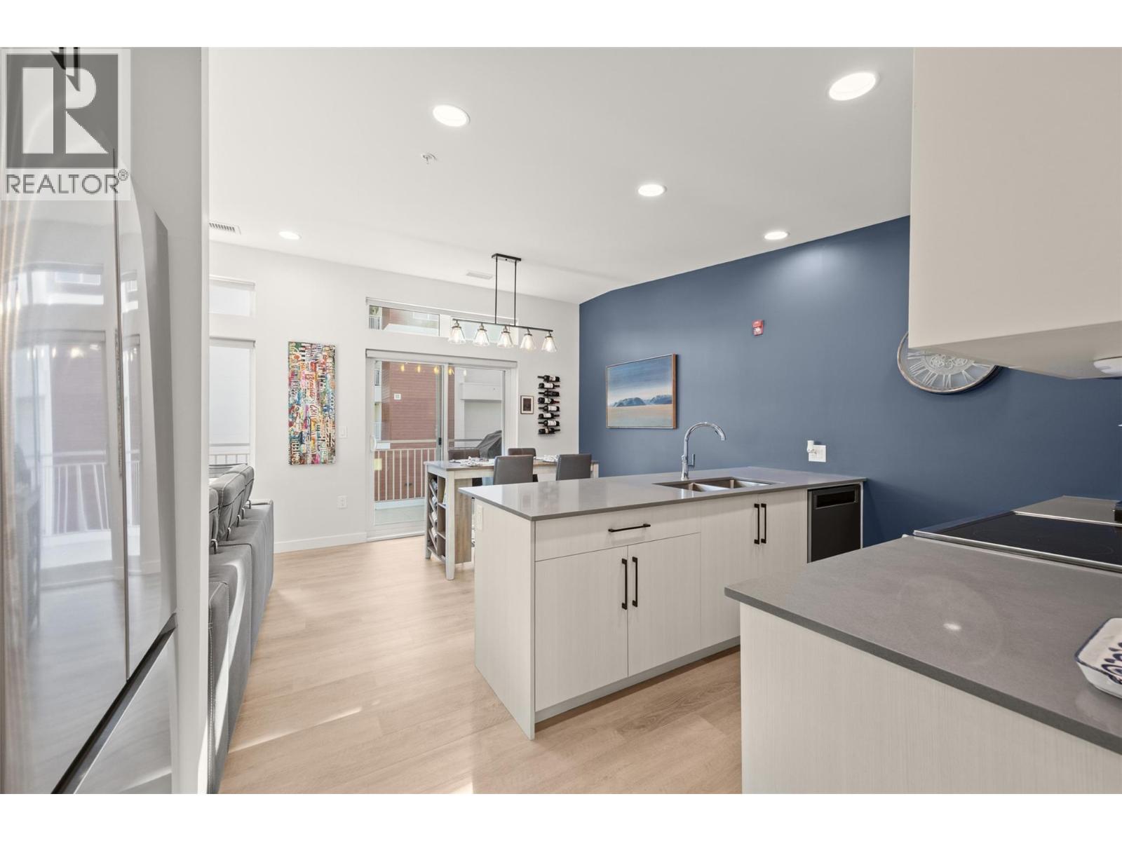 13417 Lakeshore Drive S Unit# 207, Summerland