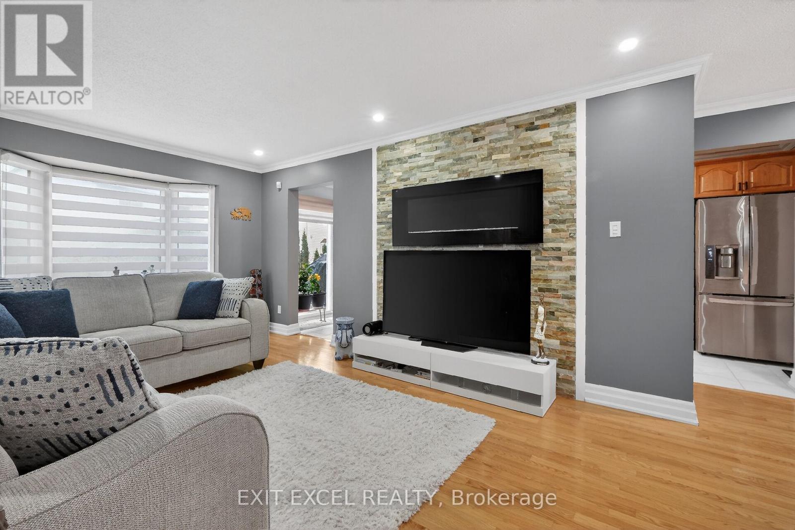 58 FIRESIDE CRESCENT - 13