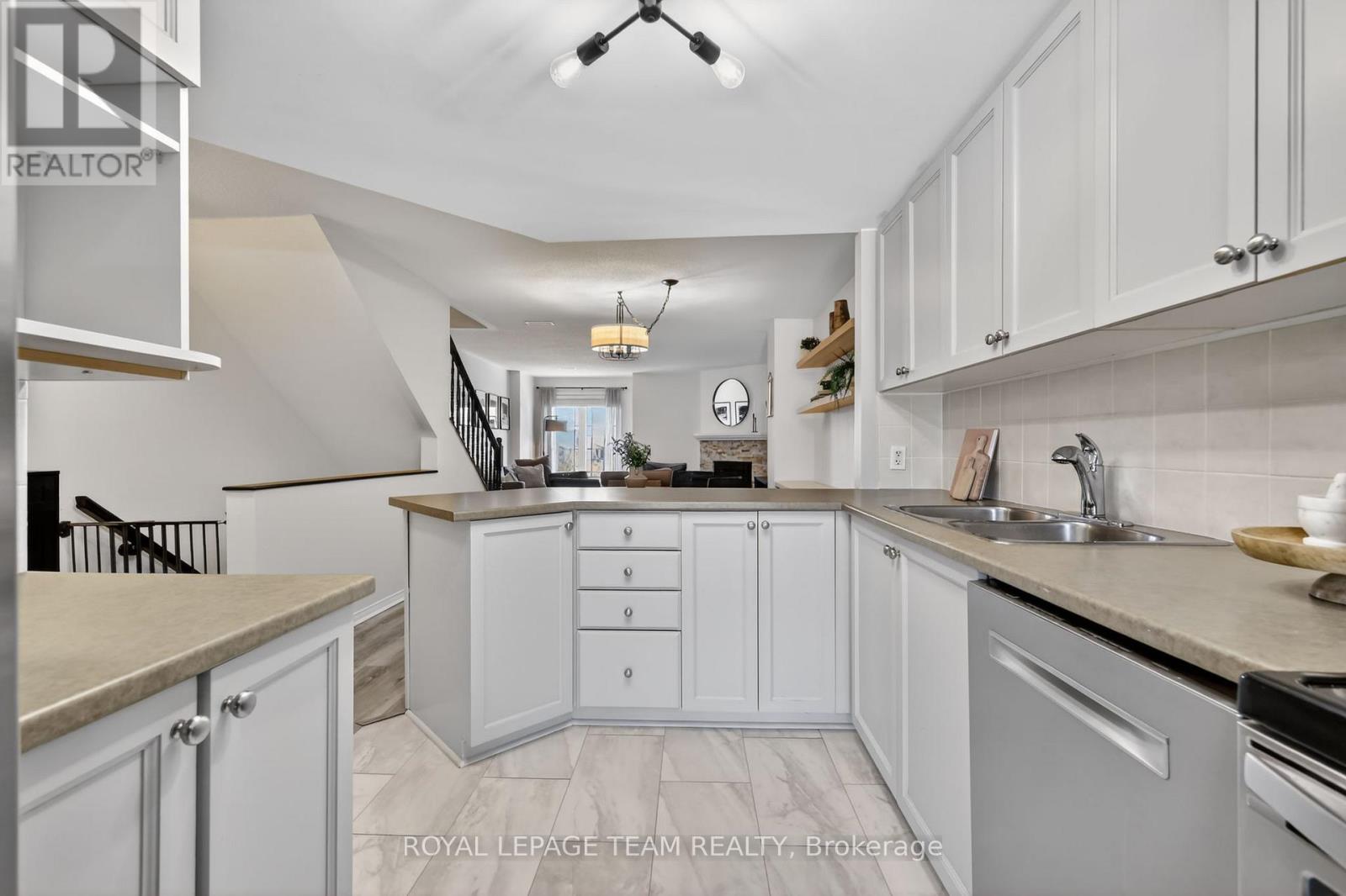 #13 424 HILLSBORO PRIVATE - 17