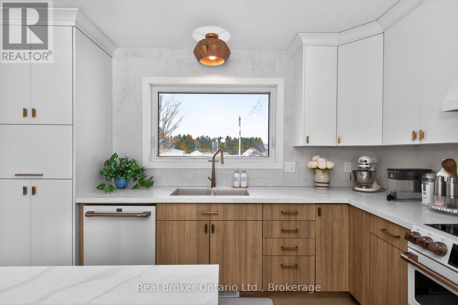 597 LAFONTAINE  ROAD W - 13